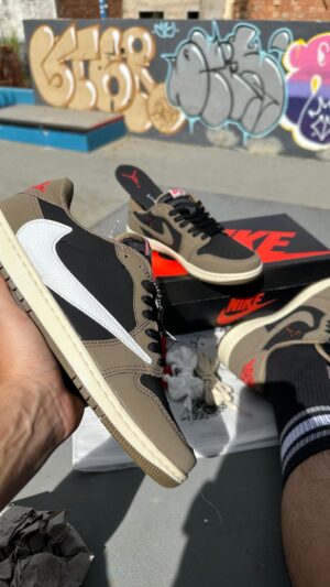 NIKE SB TRAVIS SCOTT X AIR JORDAN MOCHA