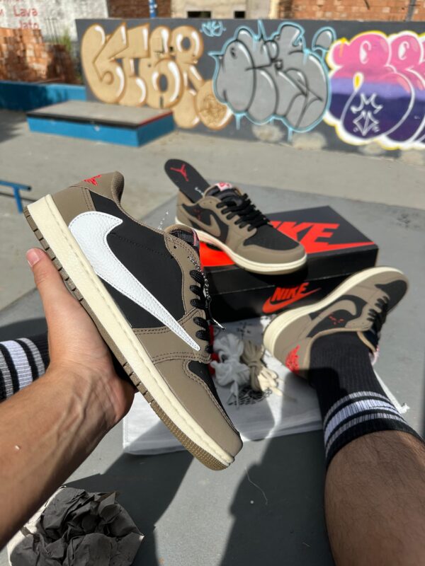 NIKE SB TRAVIS SCOTT X AIR JORDAN MOCHA