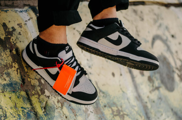 NIKE SB DUNK LOW PANDA