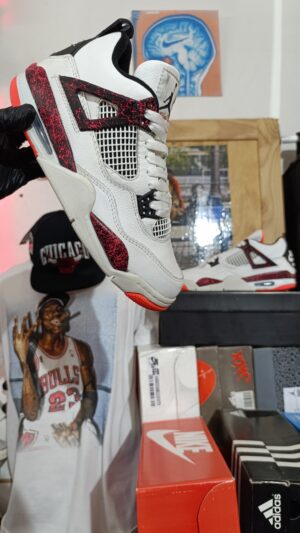 NIKE AIR JORDAN RETRO 4