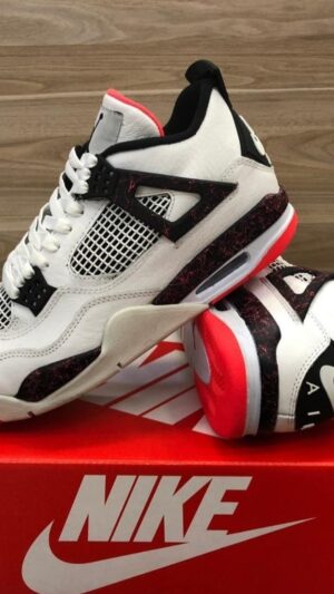 NIKE AIR JORDAN RETRO 4