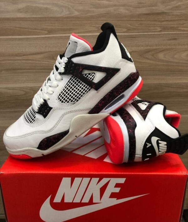 NIKE AIR JORDAN RETRO 4
