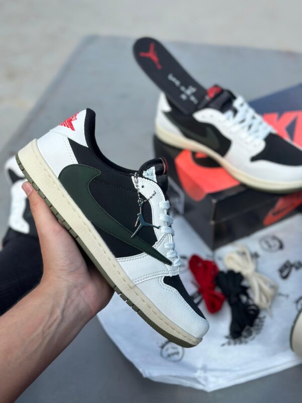 NIKE SB TRAVIS SCOTT X AIR JORDAN