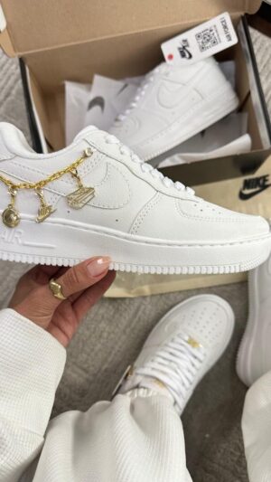 NIKE AIR FORCE 1