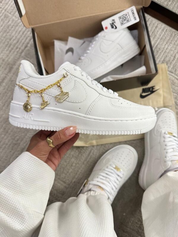 NIKE AIR FORCE 1