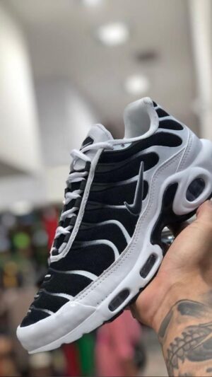NIKE AIR MAX PLUS TN