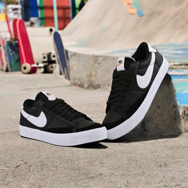 NIKE BLAZER