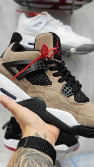 NIKE AIR JORDAN RETRO 4