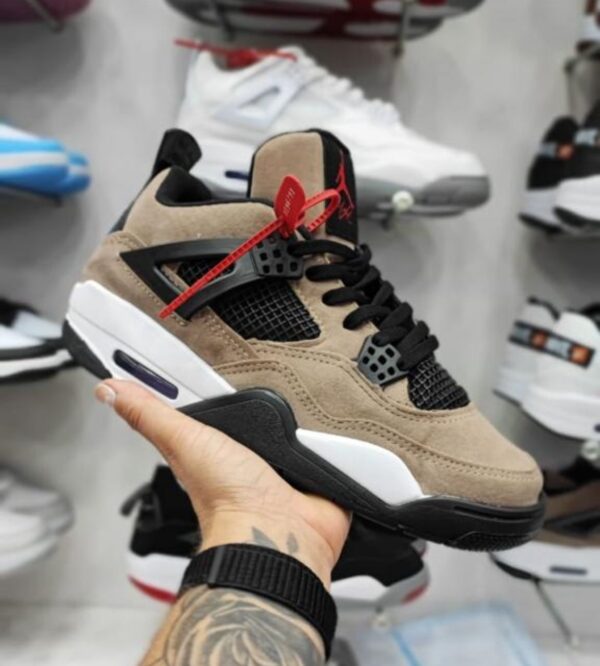 NIKE AIR JORDAN RETRO 4