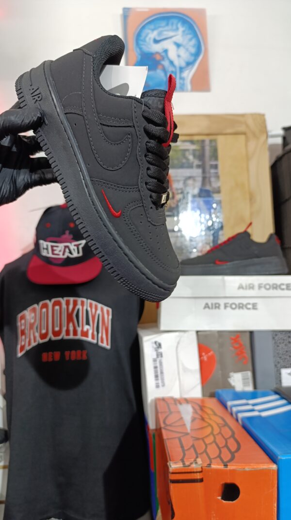 NIKE AIR FORCE 1