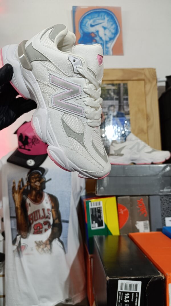NEW BALANCE 9060