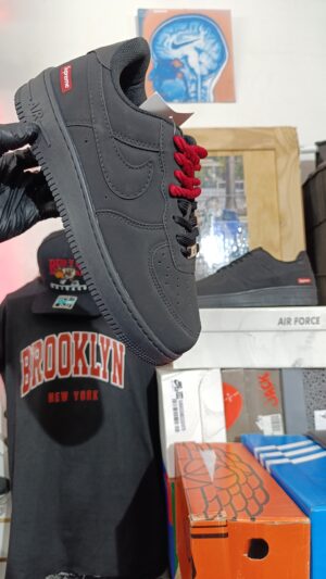 NIKE AIR FORCE 1 X SUPREME