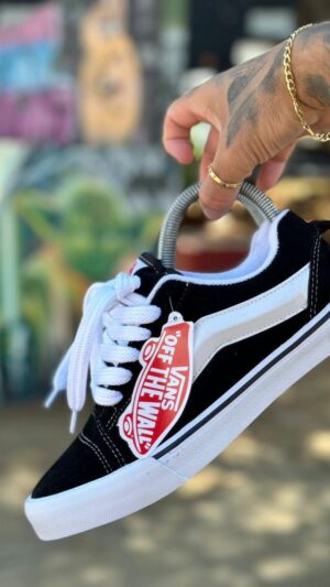 VANS KNU