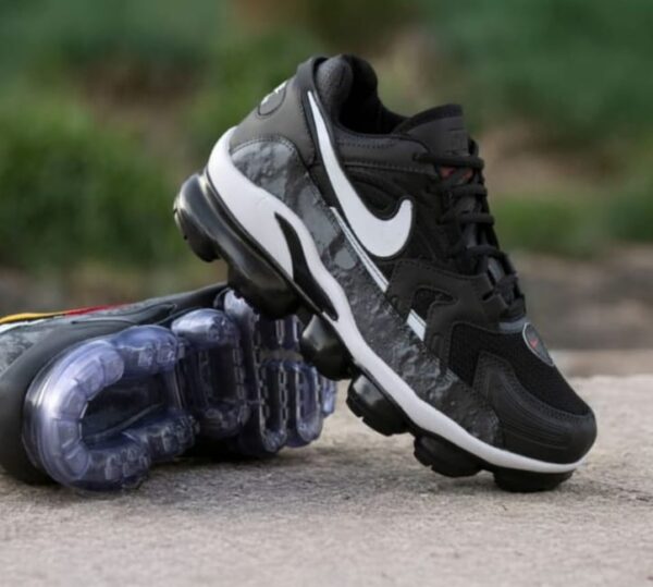 NIKE AIR VAPORMAX EVO