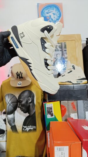 NIKE AIR JORDAN RETRO 5