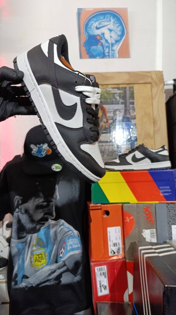 NIKE SB DUNK LOW PANDA