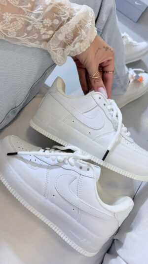 NIKE AIR FORCE 1
