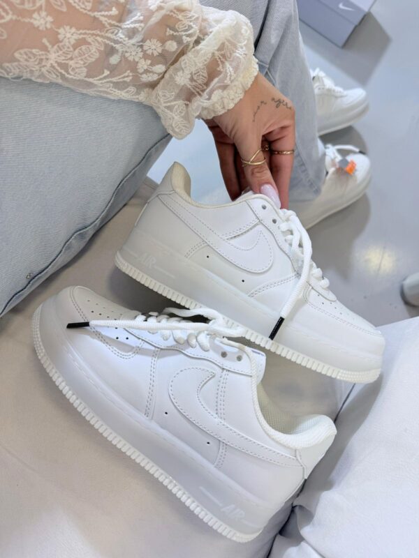 NIKE AIR FORCE 1