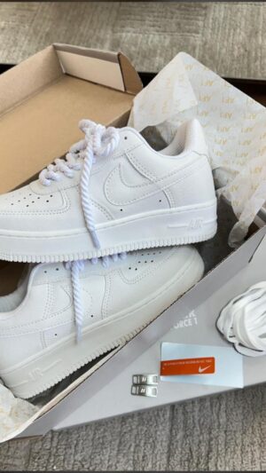 NIKE AIR FORCE 1