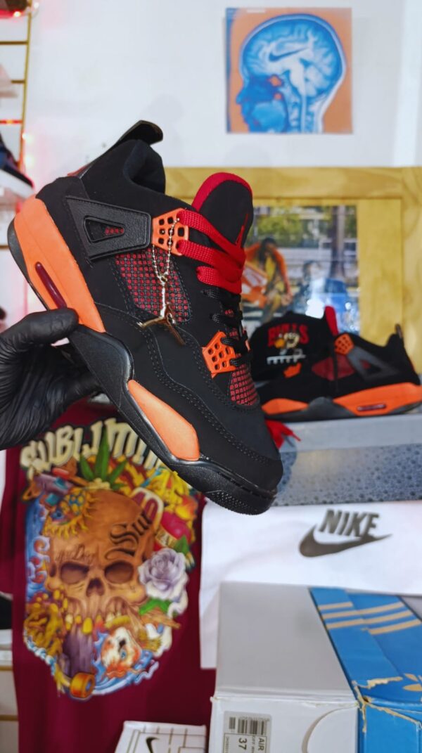 NIKE JORDAN RETRO 4