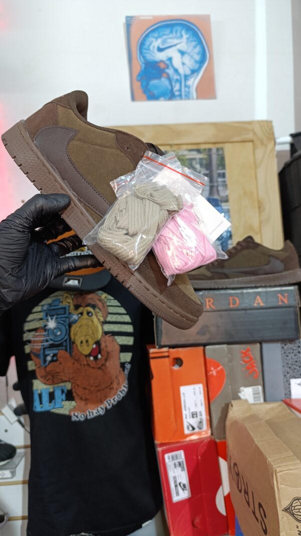 NIKE SB TRAVIS SCOTT X AIR JORDAN