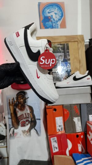 NIKE AIR FORCE 1 X SUPREME