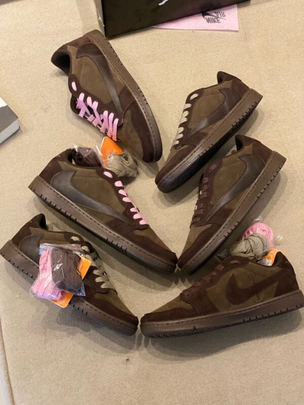 NIKE SB TRAVIS SCOTT X AIR JORDAN