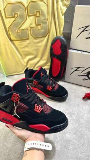NIKE JORDAN RETRO 4