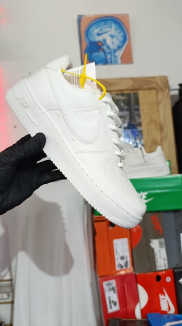 NIKE AIR FORCE 1