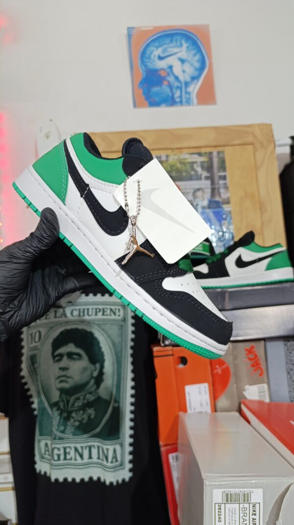 NIKE SB DUNK LOW JORDAN