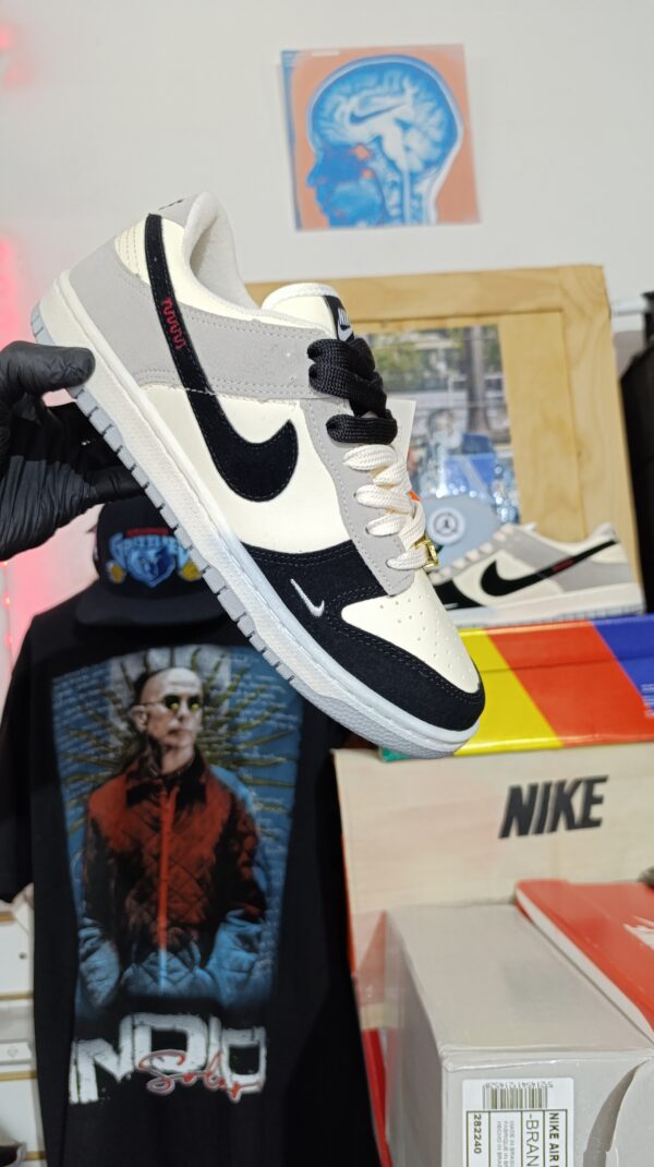 NIKE SB DUNK LOW