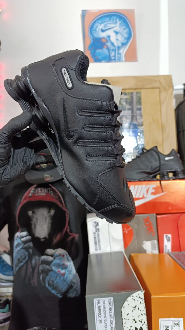 NIKE SHOX R4