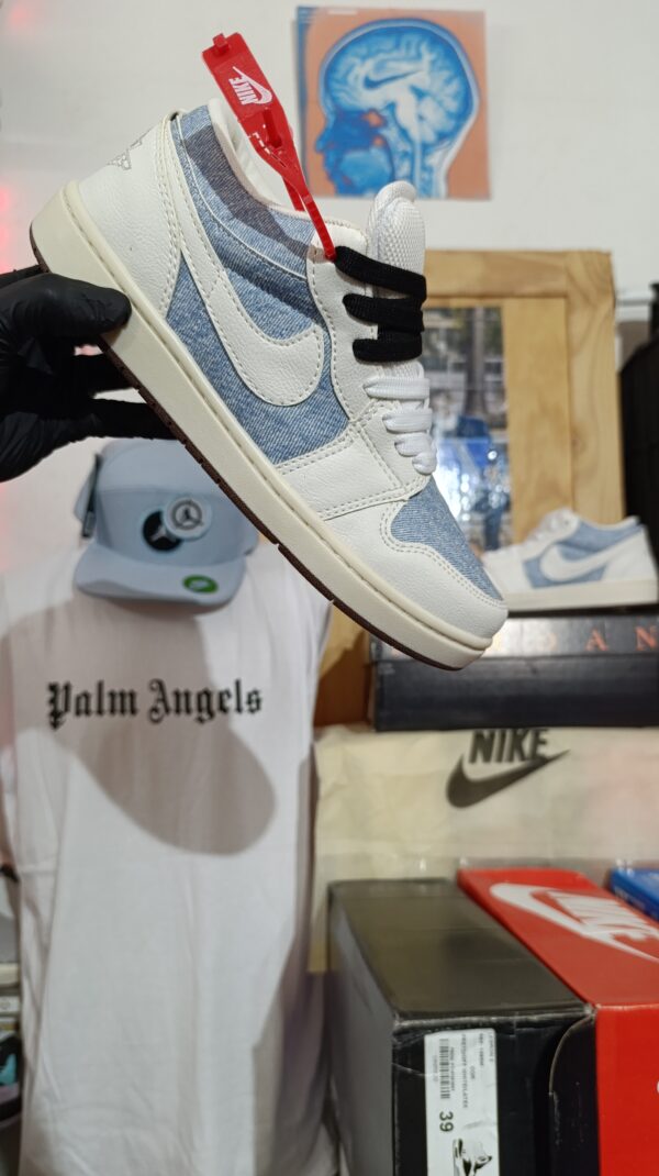 NIKE SB DUNK LOW JORDAN