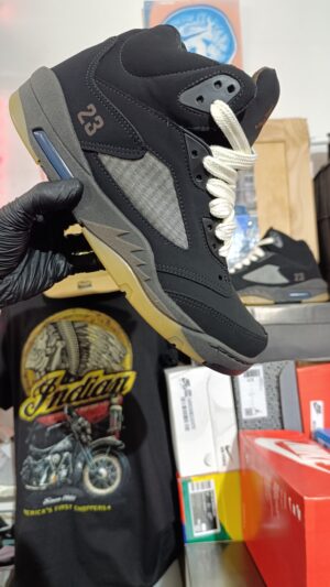 NIKE AIR JORDAN RETRO 5