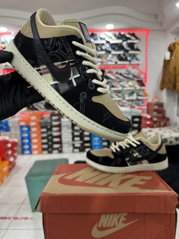 NIKE SB TRAVIS SCOTT CAPTUS