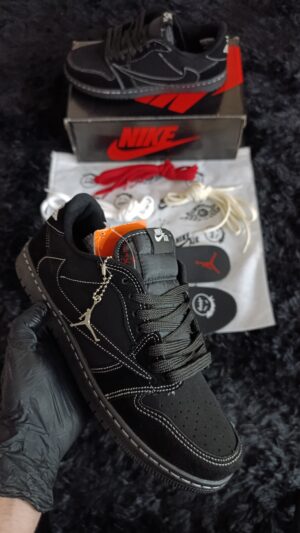 NIKE SB TRAVIS SCOTT PHANTOM