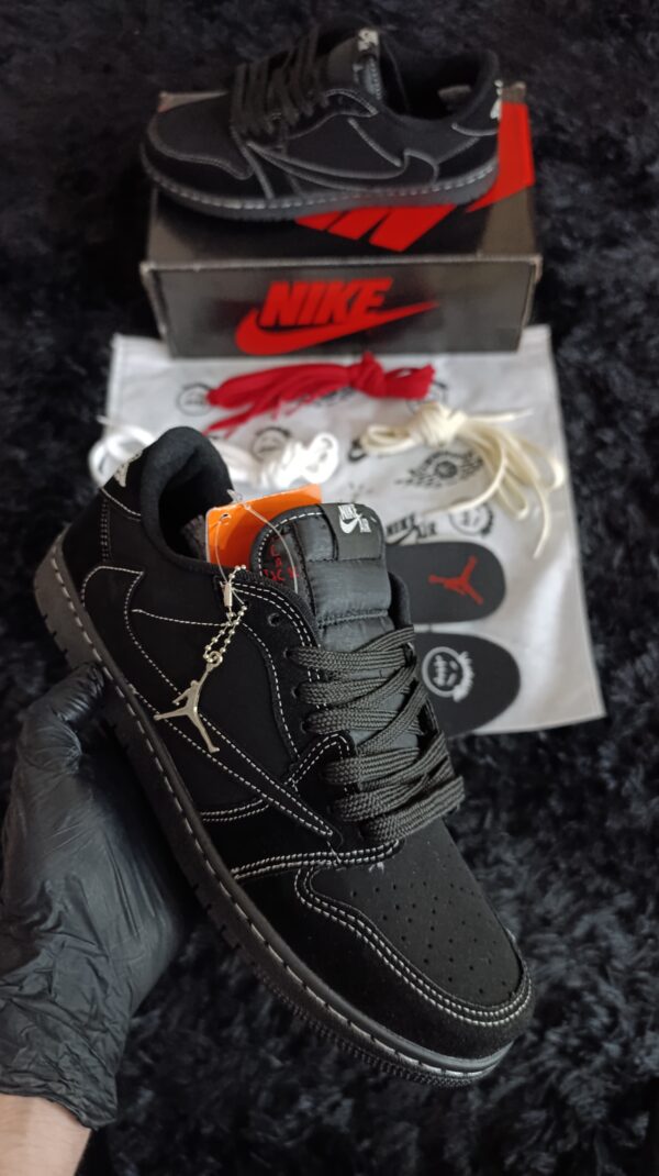 NIKE SB TRAVIS SCOTT PHANTOM