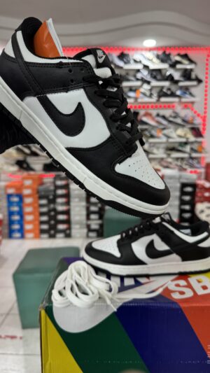 NIKE SB DUNK LOW PANDA