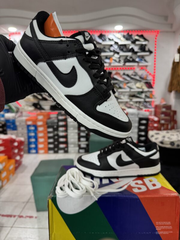 NIKE SB DUNK LOW PANDA