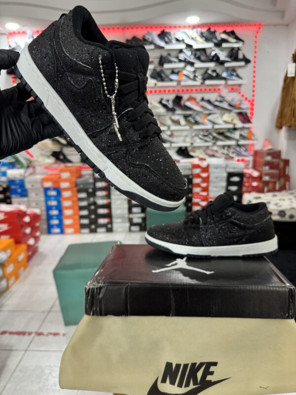NIKE SB DUNK LOW X JORDAN (CON BRILLOS)