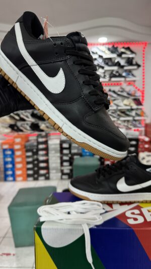 NIKE SB DUNK LOW