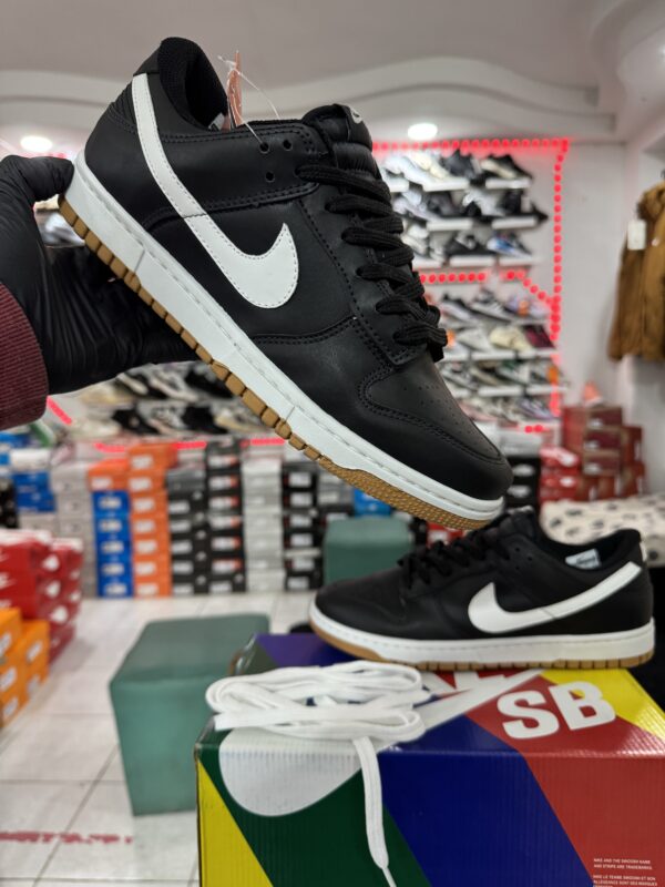 NIKE SB DUNK LOW