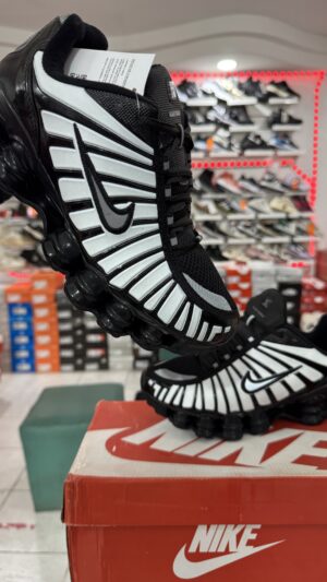 NIKE SHOX CAMALEON