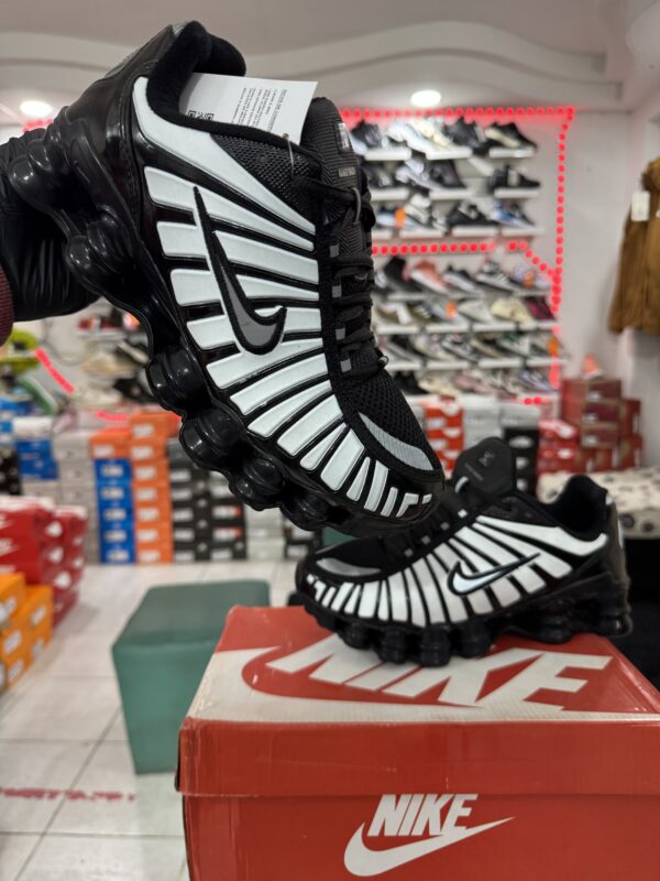 NIKE SHOX CAMALEON
