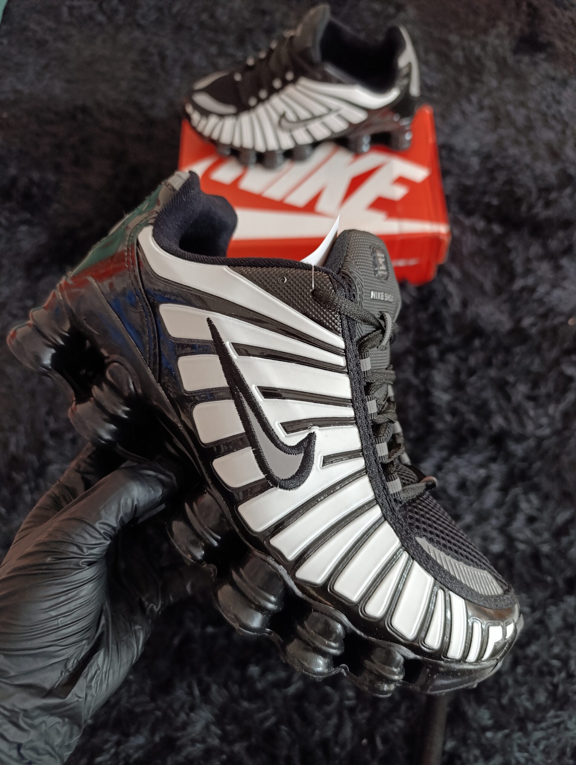 NIKE SHOX CAMALEON