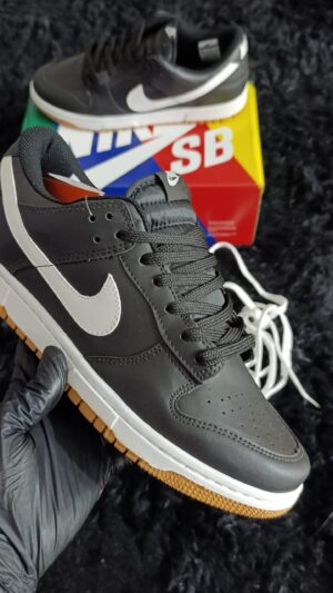 NIKE SB DUNK LOW