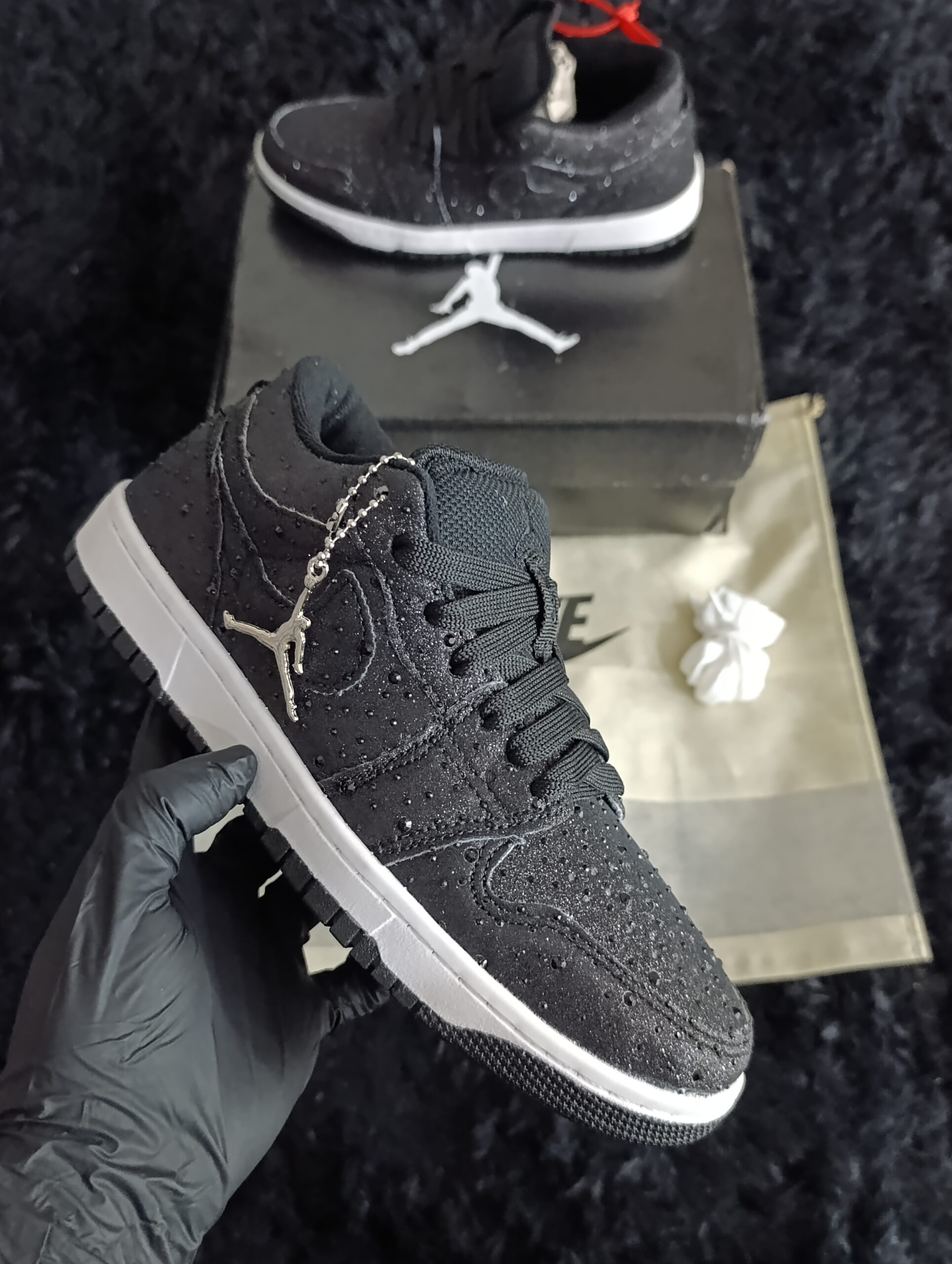 NIKE SB DUNK LOW X JORDAN (CON BRILLOS)