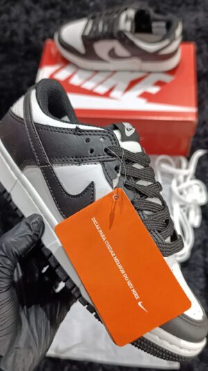 NIKE SB DUNK LOW PANDA