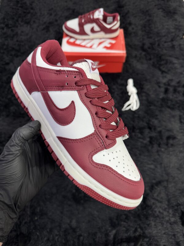 NIKE SB DUNK LOW