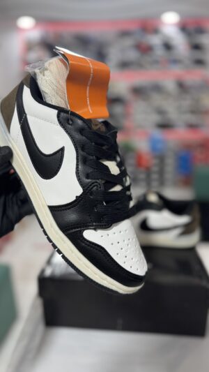 NIKE SB DUNK LOW X JORDAN
